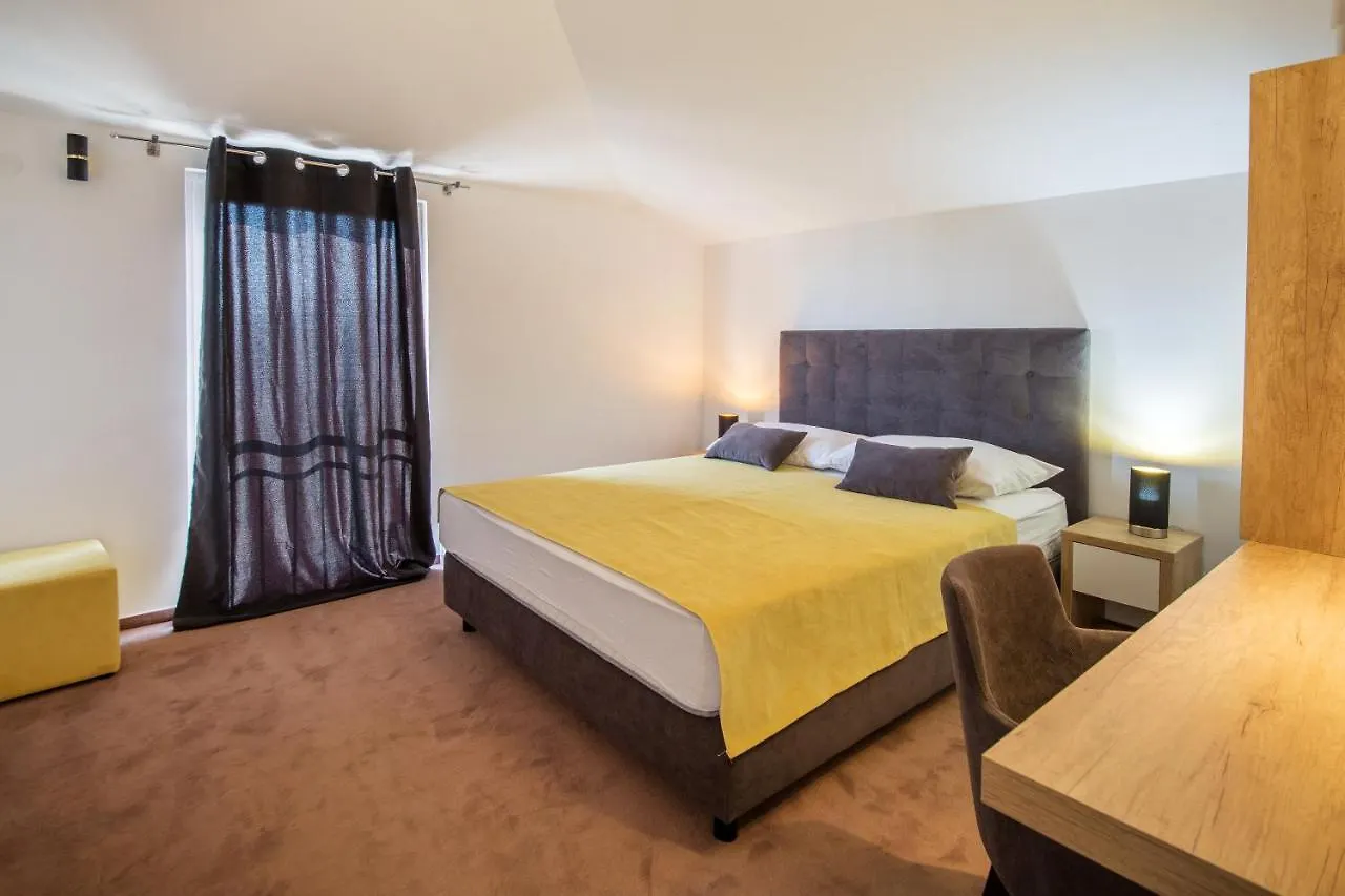 Villa M Сплит 3*,  Хорватия