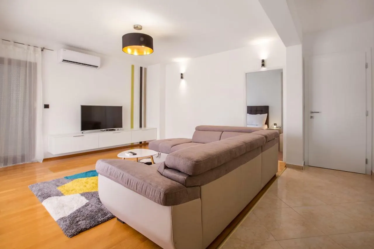 Aparthotel Villa M
